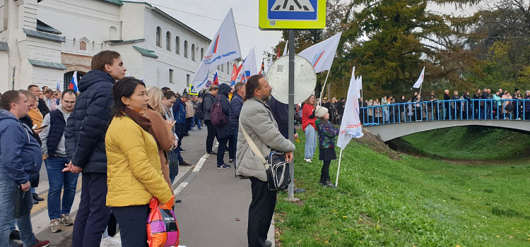 В поддержку референдумов: ярославцы собрались в центре города на митинге-концерте_222130