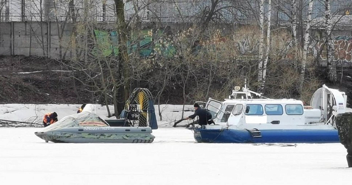 Ярославские спасатели эвакуировали восемь человек с неисправного судна
