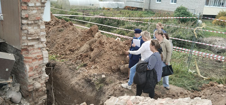 В Ярославской области в поселковом центре досуга рухнула стена_252163
