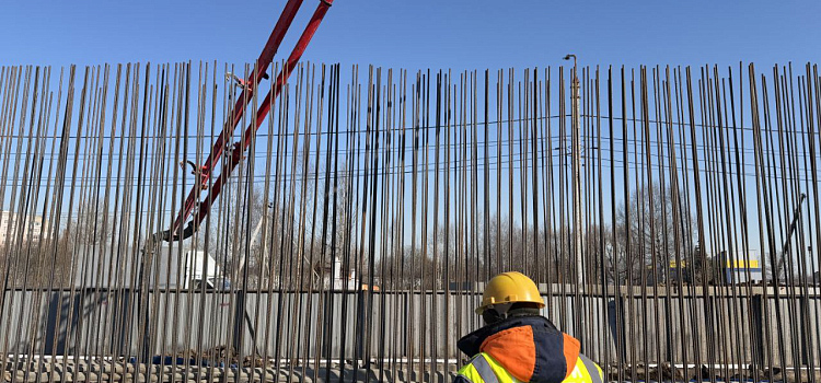 Завершающая часть фундамента: ярославцам показали, как продвигается строительство моста через Волгу_313153