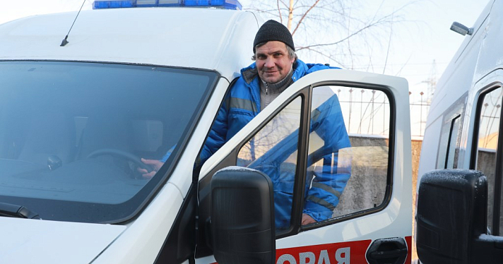 Михаил Евраев: больницы Ярославской области получили 14 новых машин скорой помощи_227422