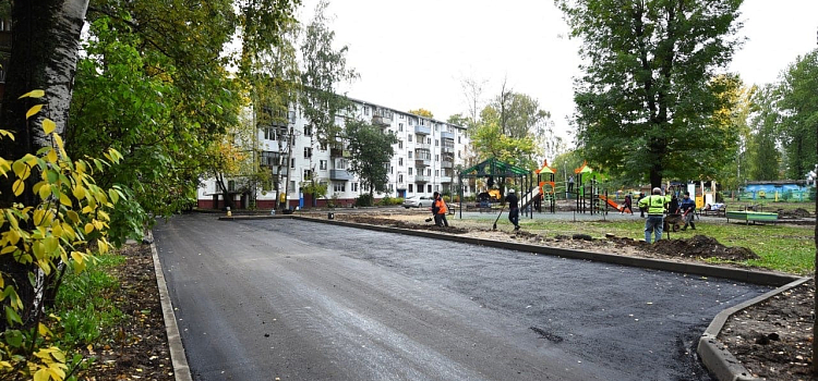 В Дзержинском районе Ярославля завершается благоустройство дворов_222156