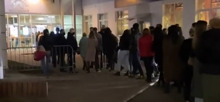 Метровые очереди в центре:  в Ярославль приехали HammAli & Navai