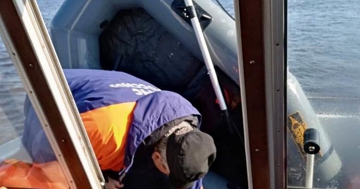 В Рыбинске МЧС спасли тонущего рыбака_180146
