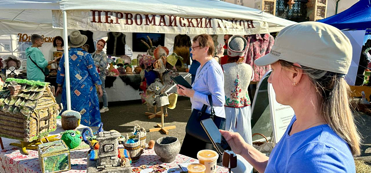Изобилие местных продуктов и атмосфера русской ярмарки: в Ярославле прошла выставка «ЯрАгро — 2023»_252431