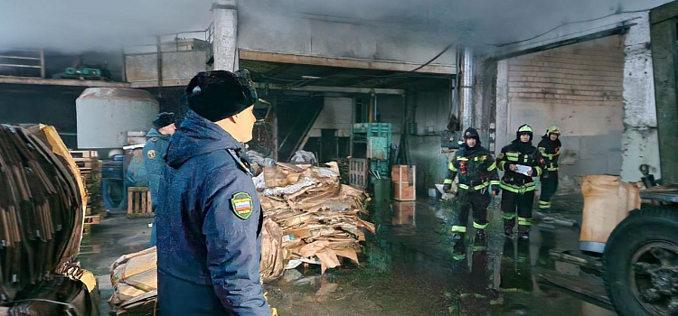 В Ярославской области случился пожар на производстве картона_261914