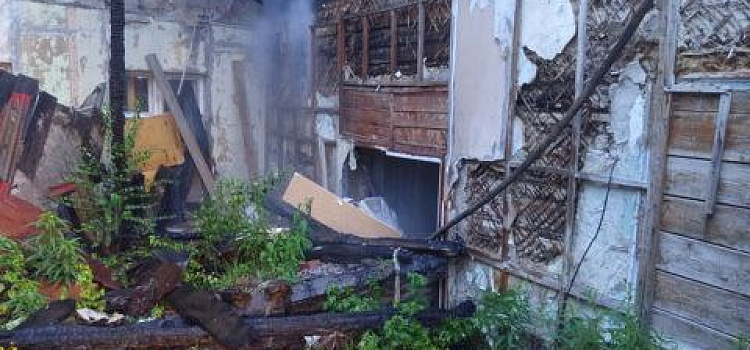 В Ярославле снова горел полуразрушенный памятник архитектуры_300080