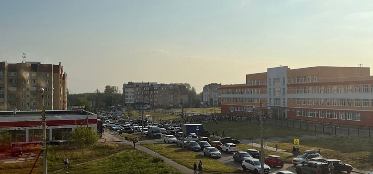 Ярославцы пожаловались на пробки после открытия новой школы