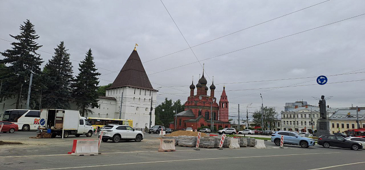 Богоявленскую площадь в Ярославле пообещали не ремонтировать в часы пик_275075