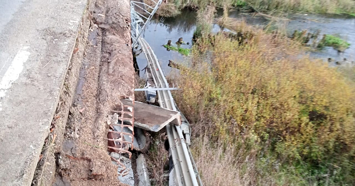 В Переславском районе частично разрушился мост через реку Нерль_223219