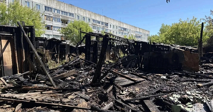 Поджог в Ярославле: сгорели 16 хозпостроек и лесной массив