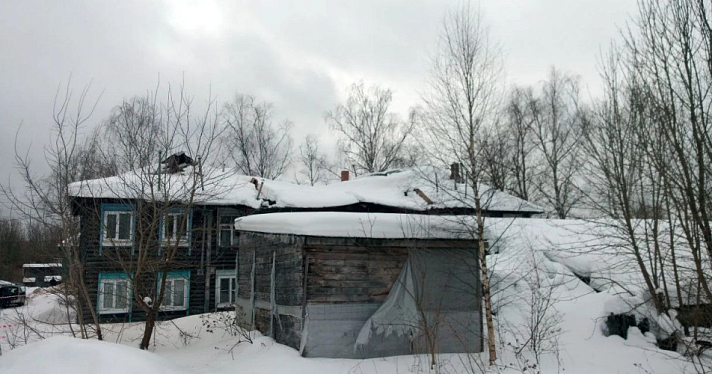 В Ярославской области из-за снега обрушилась кровля аварийного дома