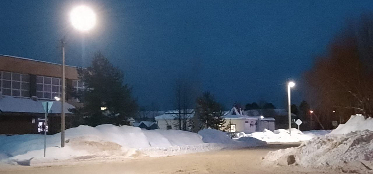 В Ярославской области благодаря прокуратуре в посёлке восстановили уличное освещение_264922