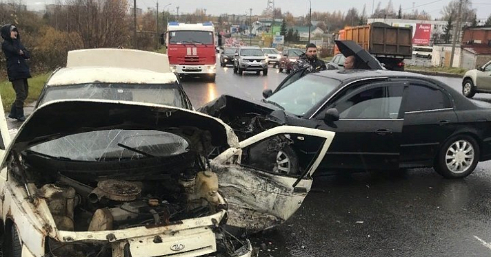 В Рыбинске в аварии пострадали люди