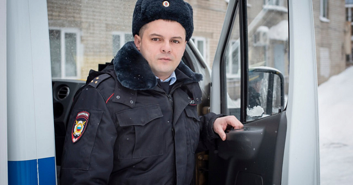 Ярославский полицейский спас замерзающего на улице человека