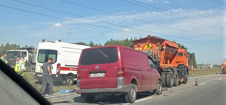 «Не справился с управлением»: в ДТП под Ярославлем погиб водитель минивэна