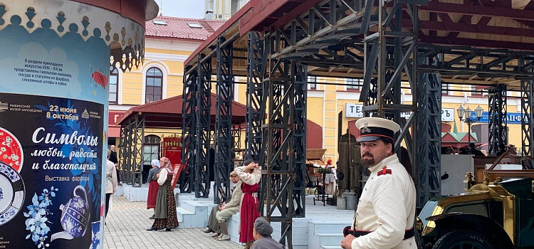 Такого антуража и атмосферы не было нигде: Рыбинск превратили в дореволюционный Нижний Новгород для съемок приключенческого фильма_248578