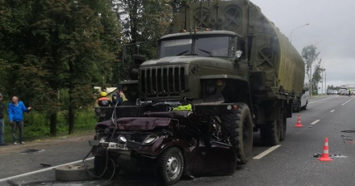 Два человека погибли: в Ярославской области произошло ДТП с военной колонной