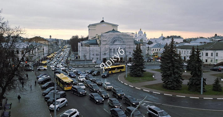 Ярославль встал в восьмибалльных пробках