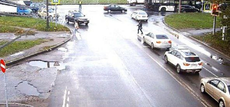 В Ярославле пассажирский автобус выгорел дотла_222424
