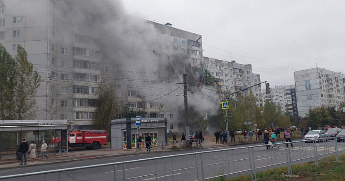 Проводится эвакуация: в МЧС рассказали о пожаре в ярославской многоэтажке