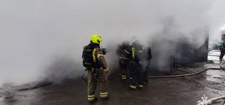 В Ярославле при пожаре в автосервисе пострадал человек_290624