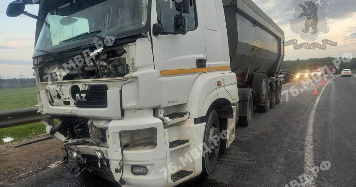 В Ярославской области в лобовом столкновении с грузовиком погиб молодой водитель_240719