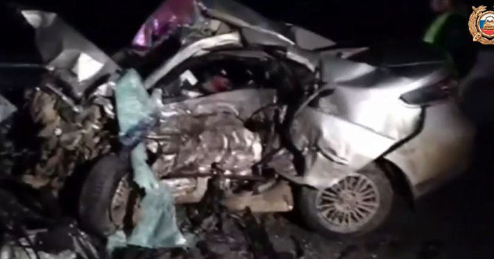 Автомобили сплющило от удара: на трассе в Ярославской области погибли два человека