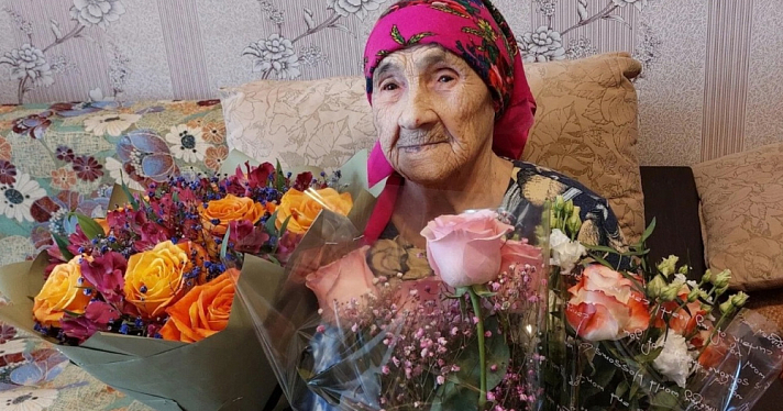 «Девчонкой села за руль трактора»: история жизни ярославны, отмечающей 100-летний юбилей