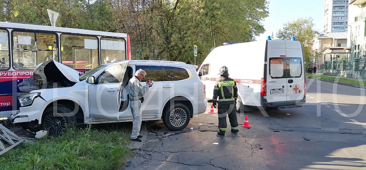 В Рыбинске в ДТП с внедорожником пострадали семь пассажиров автобуса_280989