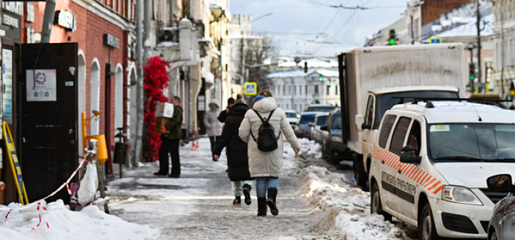 В Ярославле автомобилистов попросили убрать машины с улицы Свободы