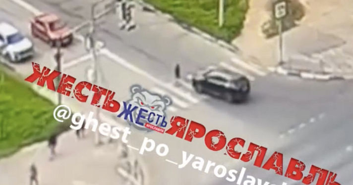 В Ярославле на пешеходном переходе сбили мальчика на самокате