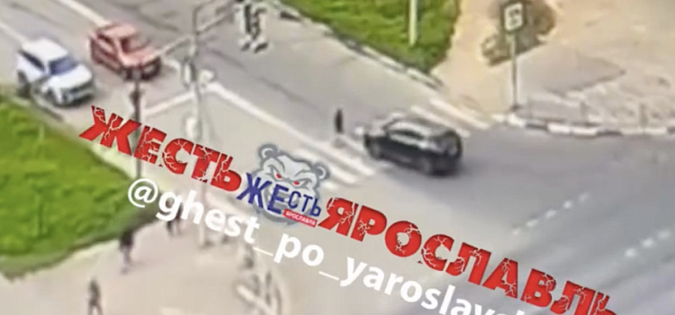 В Ярославле на пешеходном переходе сбили мальчика на самокате