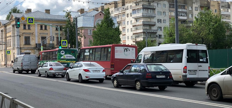Прокуратура потребовала отремонтировать дорогу по проспекту Октября в Ярославле