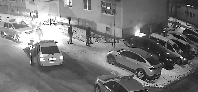 «Дрались, пытались выхватить табельное оружие»: в Тутаеве мужчина напал на полицейского
