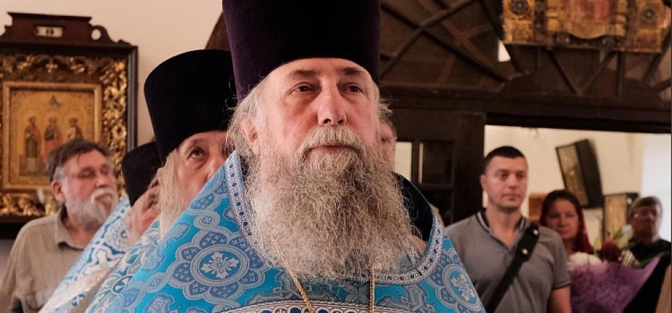 Благодарил на смертном одре: в Ярославле умер известный батюшка