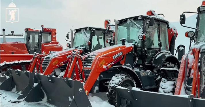 В Ярославле автопарк коммунальной техники пополнился новыми грейдерами и погрузчиками