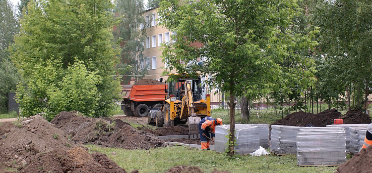Мэрия проверила ход благоустройства дворов Красноперекопского района_72699