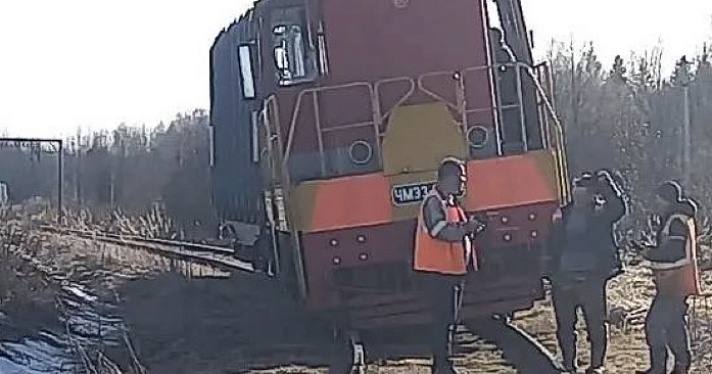 В Ярославской области тепловоз сошёл с рельсов