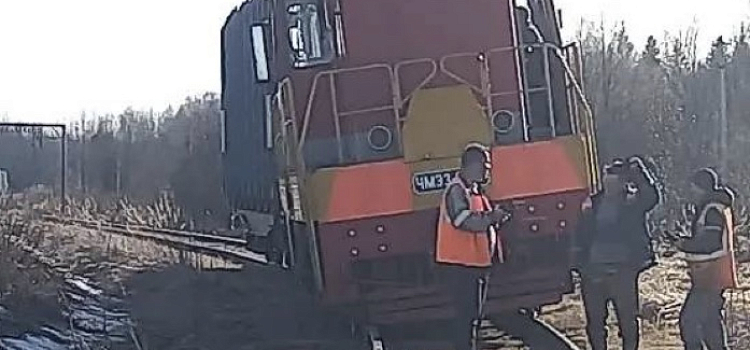 В Ярославской области тепловоз сошёл с рельсов