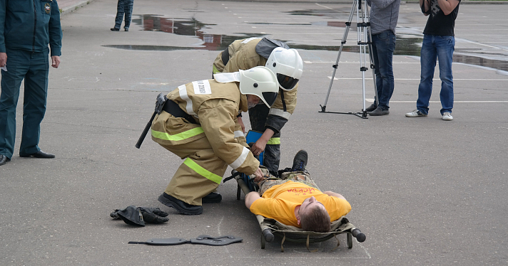 На «Шиннике» проходят соревнования добровольных пожарных бригад (Фото)_69630