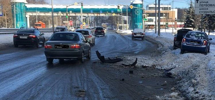 В Ярославле на Московском проспекте пьяный водитель устроил ДТП