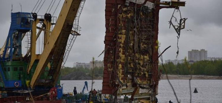 Завершается демонтаж затонувшего ресторана-дебаркадера