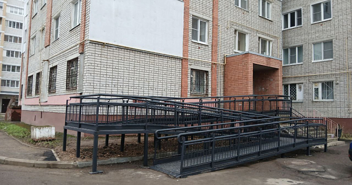 После вмешательства прокуратуры у брагинской высотки оборудовали пандус