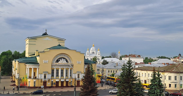 Центр Ярославля встал в восьмибалльные пробки