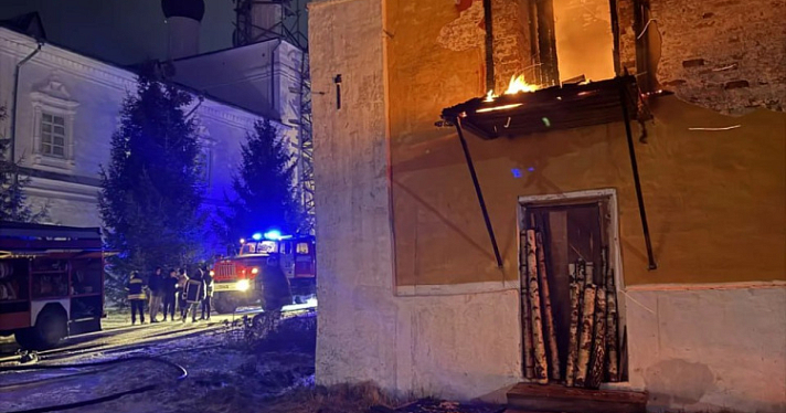 В Переславле-Залесском горело здание на территории Никитского монастыря