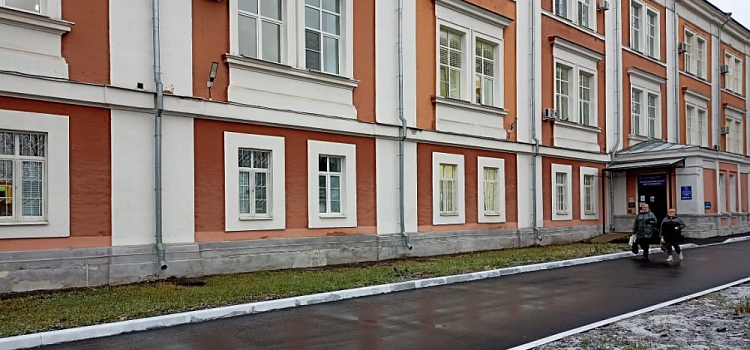 В Ярославле отремонтировали территорию больницы скорой медицинской помощи имени Соловьёва