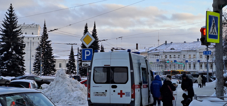 Ярославцы пожаловались на «смертоубийственные» тротуары с крупноформатной плиткой_265286