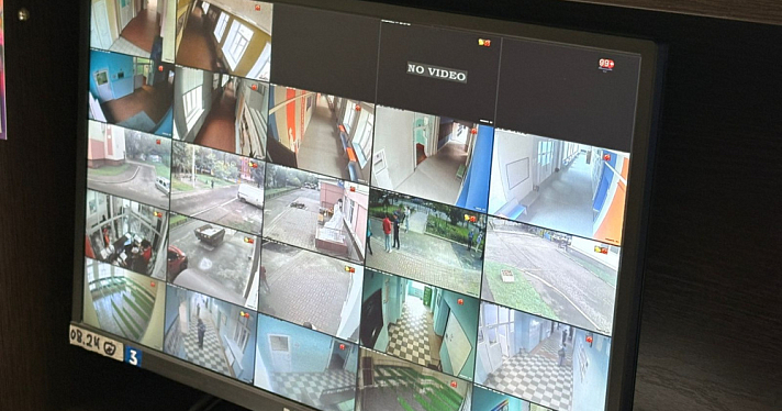 В школах Ярославской области усилят пропускной режим и установят металлоискатели