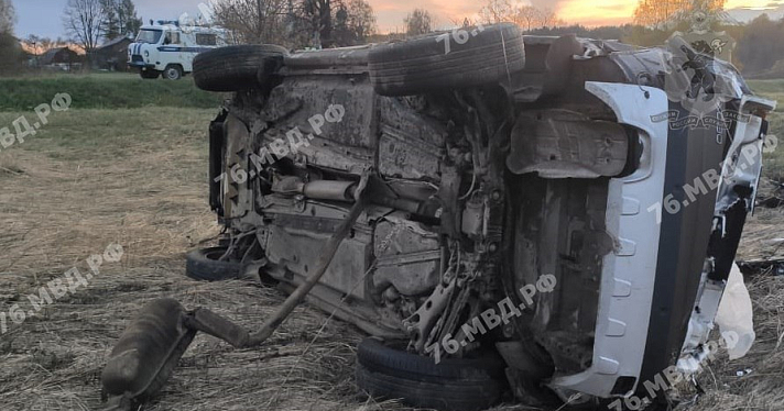 В Ярославской области в перевернувшемся автомобиле с пьяным водителем за рулем погиб пассажир